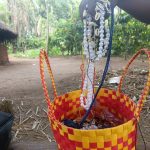 Beni : Chassés de la forêt par l’insécurité, les Pygmées du campement de Kiprihani tissent leur survie grâce à l’artisanat